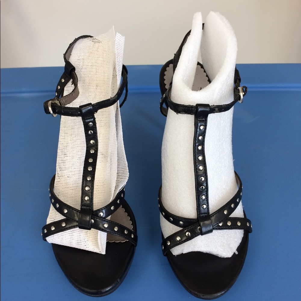 New ! Black studded sandals